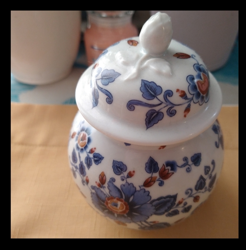 Estée Lauder-Vintage Porcelain Bath Jar 1.6oz